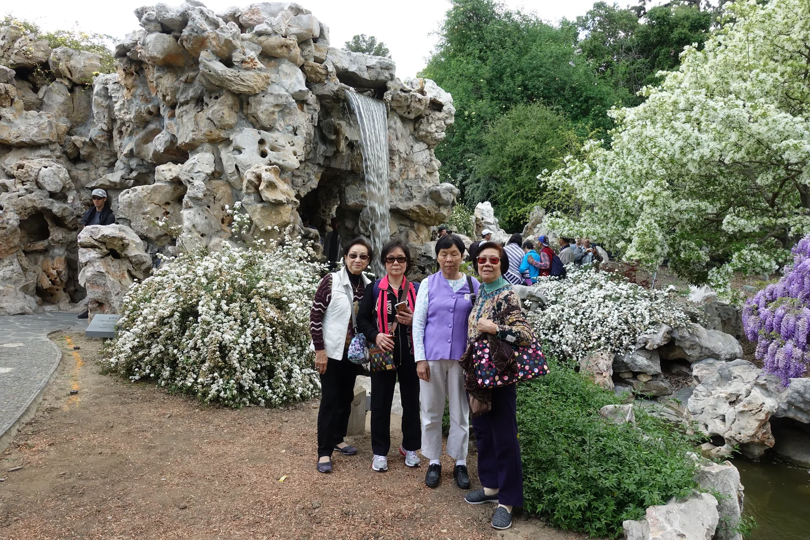 Residents on a field trip to the Huntington Library