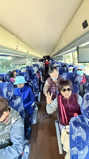 Residents on the bus heading to the zoo